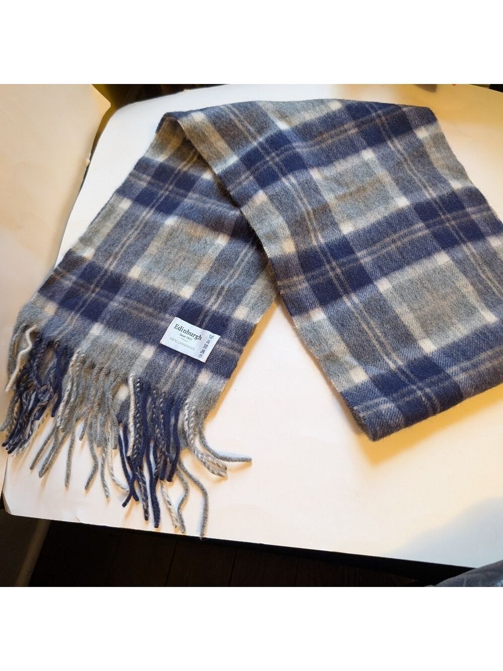 Edinburgh 100% lambswool scarf in EUC